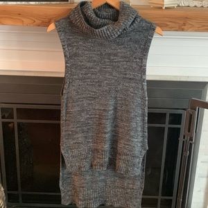 Short sleeve turtle neck sweater